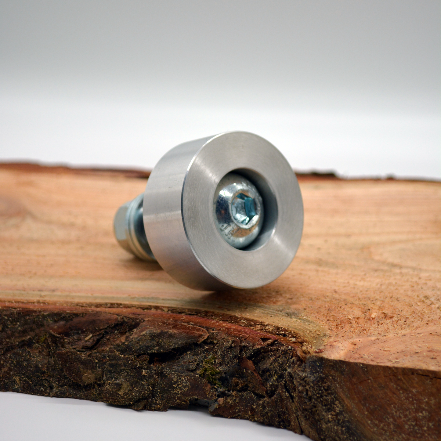 Lagered aluminum roller for the side support of your Wood-Mizer saw