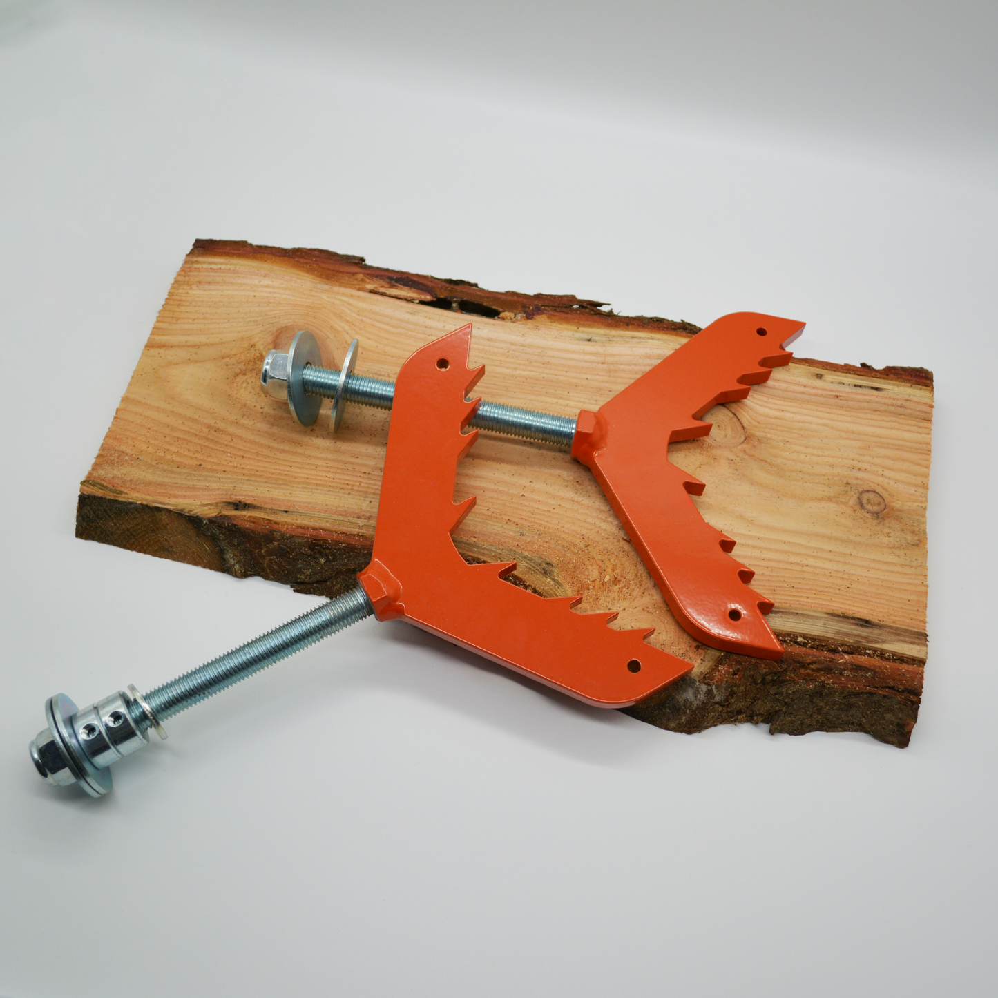 Schwachholzleiste zur Verarbeitung von unbesäumten Brettern und Weidezaunpfählen. Erweiterung für Frontier und Wood-Mizer Sägewerken von Holz-Hesener 
