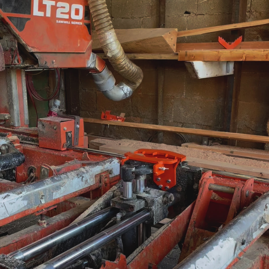 CookieMaker für Sägewerke – Erweiterung für präzise Holzverarbeitung, ideal für dekorative Holzscheiben und hochwertige Riftschnitte mit Superhydraulik, stabiler Halt und schnelle Installation für effiziente Schnitte.
